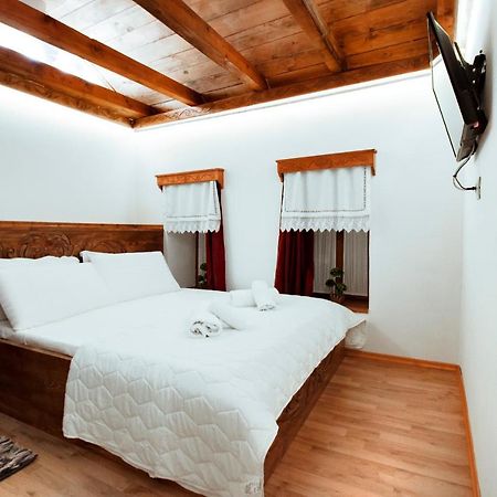 Gjirokastër Duplex Apartment Viktoria מראה חיצוני תמונה
