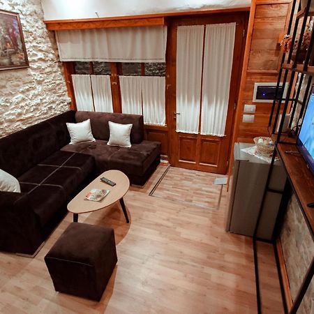 Gjirokastër Duplex Apartment Viktoria מראה חיצוני תמונה