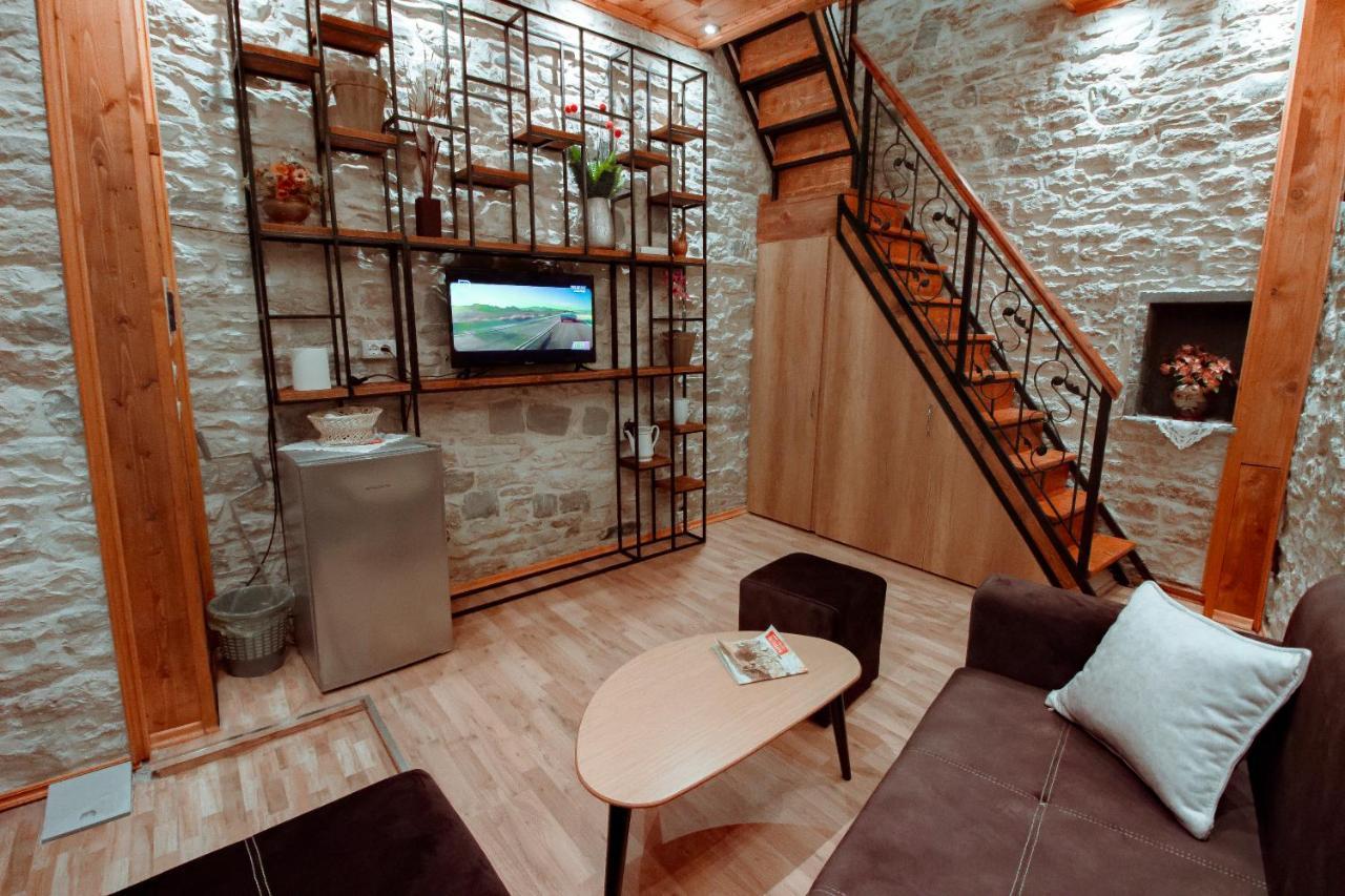 Gjirokastër Duplex Apartment Viktoria מראה חיצוני תמונה