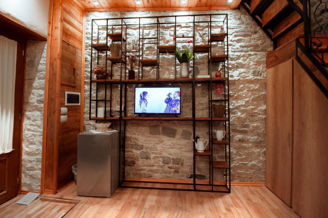 Gjirokastër Duplex Apartment Viktoria מראה חיצוני תמונה
