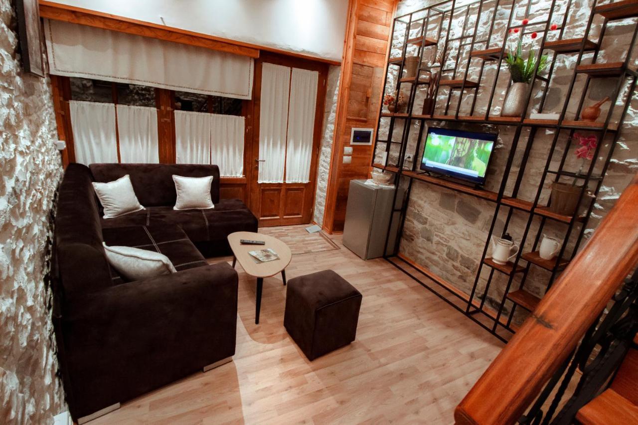 Gjirokastër Duplex Apartment Viktoria מראה חיצוני תמונה