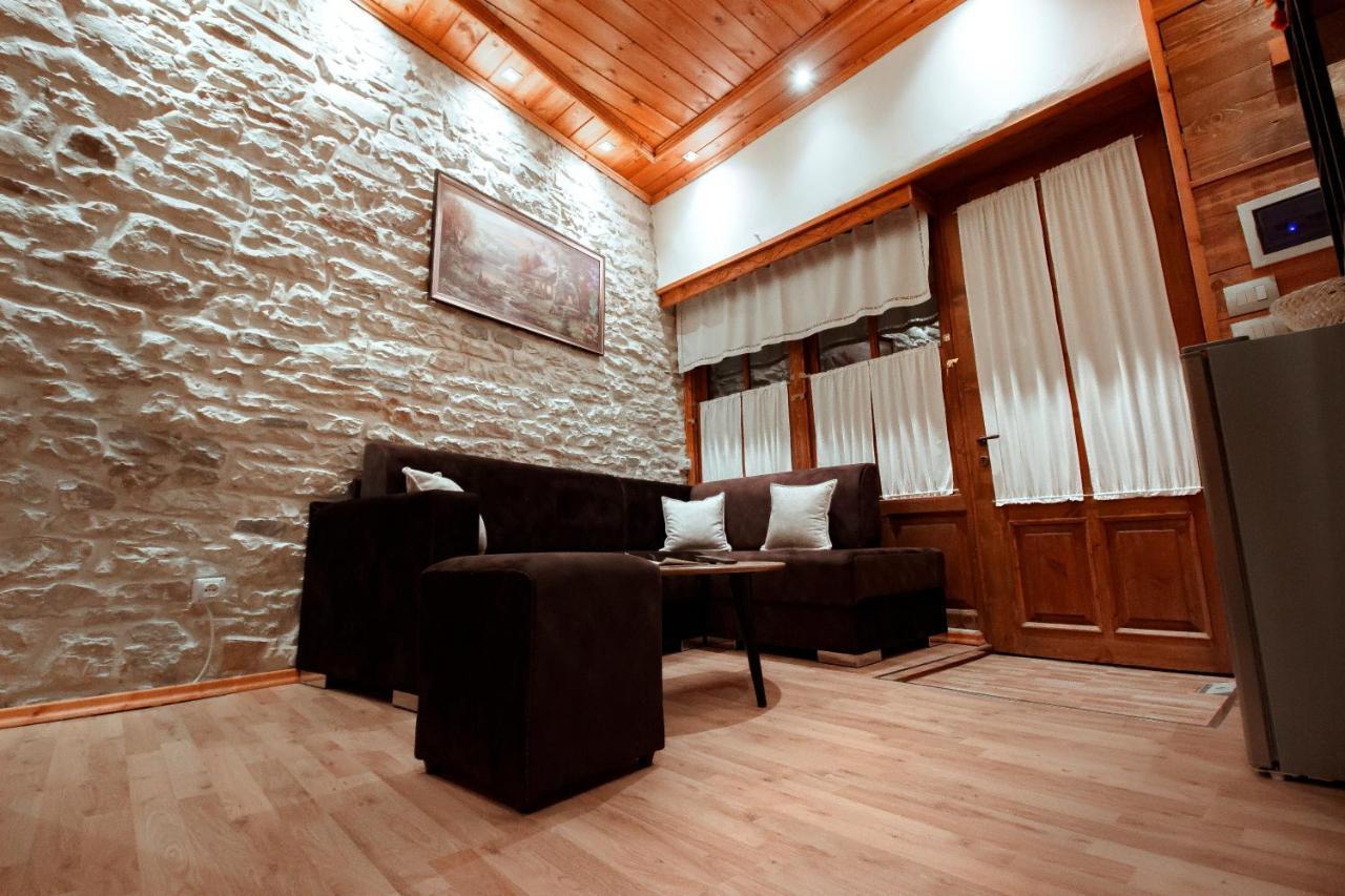 Gjirokastër Duplex Apartment Viktoria מראה חיצוני תמונה