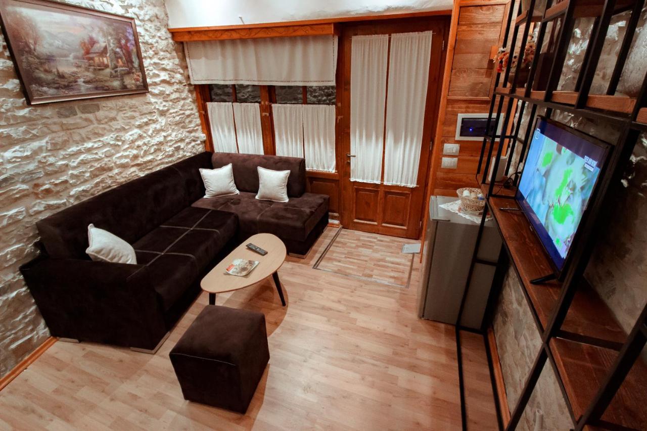 Gjirokastër Duplex Apartment Viktoria מראה חיצוני תמונה